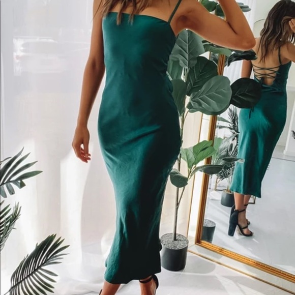 Beginning Boutique The Amaryllis Dress Emerald 6 - Picture 4 of 16